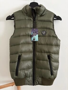 American Eagle Green Puffer Vest Autumn Vibes